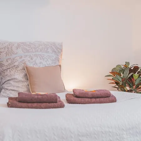 Ula's Design - Arbeitsplatz - Kuche - Parkplatz - Waschmaschine Apartment *