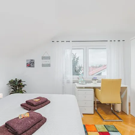 Apartment Ula's Design - Arbeitsplatz - Kuche - Parkplatz - Waschmaschine Goeppingen